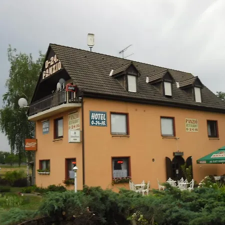 Sztrada Romantika Panzio Es Etterem Motel Ujhartyan