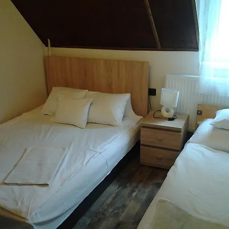 Sztráda Romantika és étterem Újhartyán